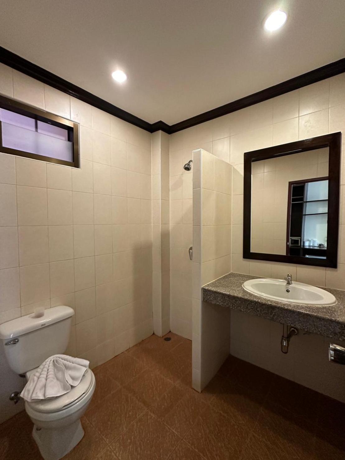 Baan Kingkeaw Thamdee Patong Hotel Exterior photo